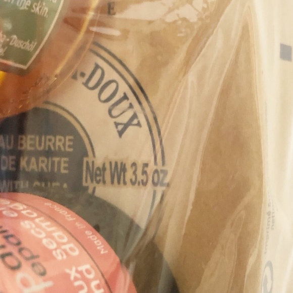 L'Occitane 4pc Gift Set Shampoo- Shower Oil- Vegetable Soap- Cleansing Foam NEW - Picture 6 of 6